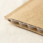 Close-up cross-section of kraft paper and bubble film laminate layers in a shockproof bubble bag
